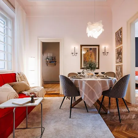 Inspiration Source With Balcony Old Town * 贝尔格莱德